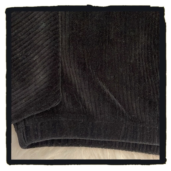 💕NWT Super Cute Black Long Sleeved Milano di Rouge Crop Top💕 - Picture 3 of 9